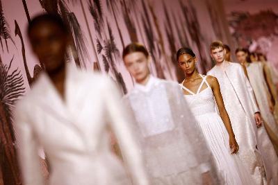 Fashion Week de Paris : comment la technologie a transformé Iris Apfel, Versace et bien d'autres icônes