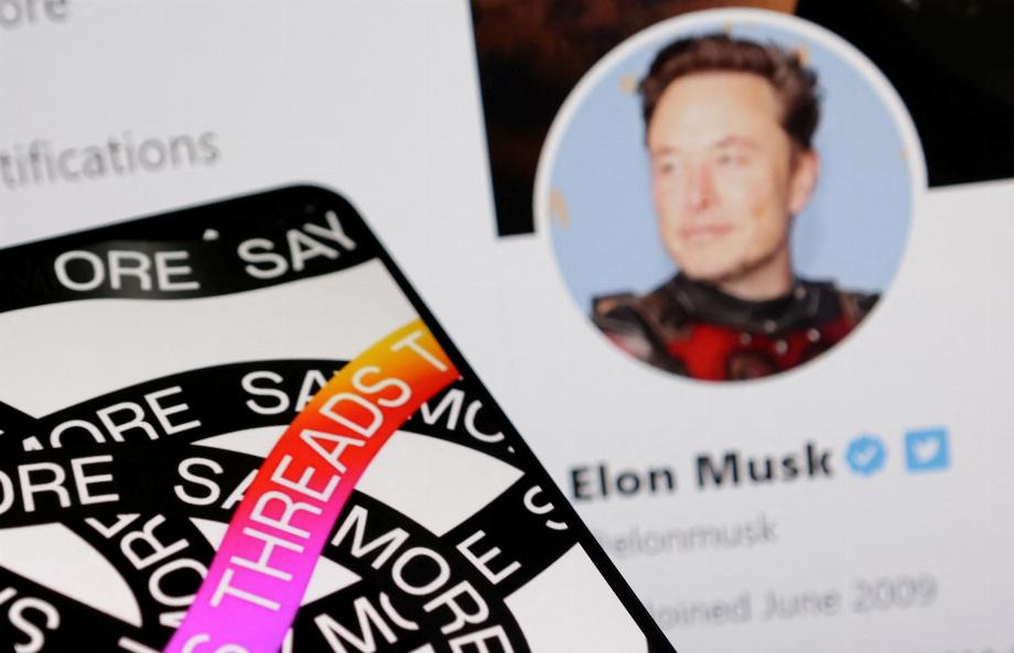 De meilleures fonctionnalités et des versions plus rapides sont les exigences d'Elon Musk pour que les employés de Twitter rivalisent avec Threads. (REUTERS/Dado Ruvic)