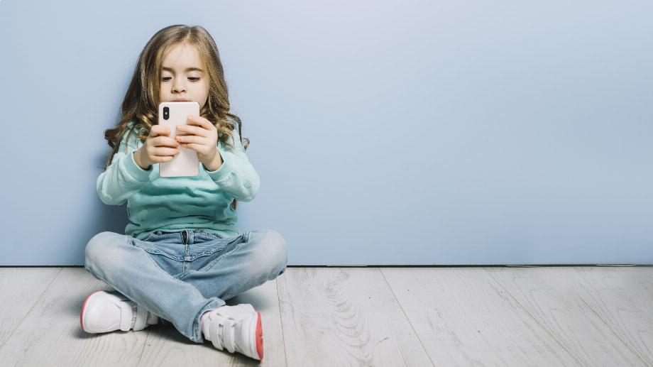 Les photos de mineurs doivent toujours avoir des normes de confidentialité pour prendre soin de leur image. (Freepik)