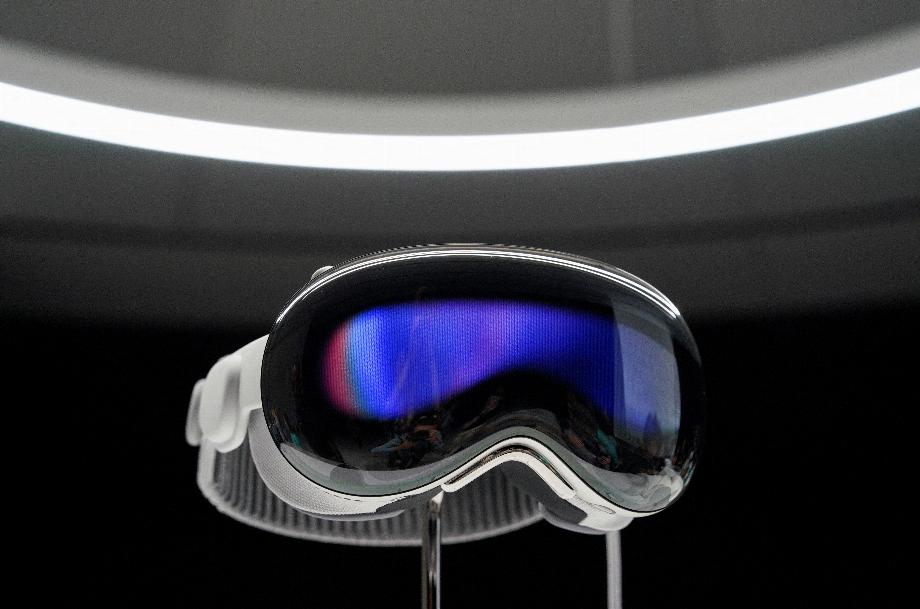 Le « Vision Products Group » est une équipe indépendante au sein de l'entreprise chargée de travailler avec la réalité augmentée et la technologie de réalité virtuelle. (REUTERS/Loren Elliott)