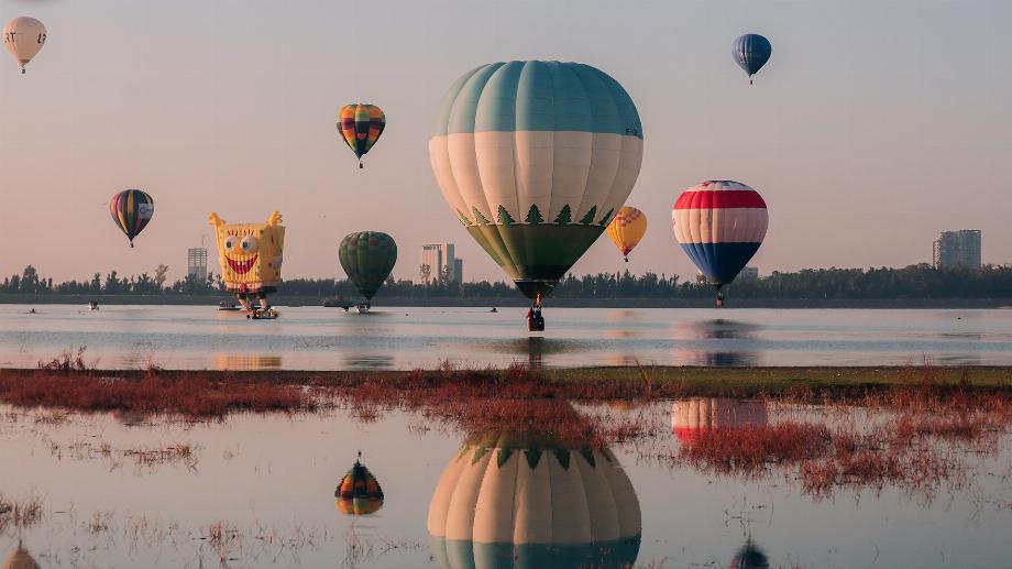 Cette année, la FIG accréditera des groupes de trois personnes qui seront membres d'équipage chargés d'assister le pilote d'une des montgolfières, c'est-à-dire que vous aurez l'occasion de monter plusieurs fois pour voir le paradis du festival. (TW @FIGLéon)