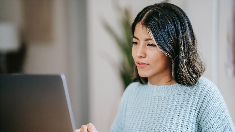 Selon l'OCDE, tout effet négatif de l'IA sur l'emploi peut mettre du temps à se matérialiser. Photo : Pexels/Liza Summer