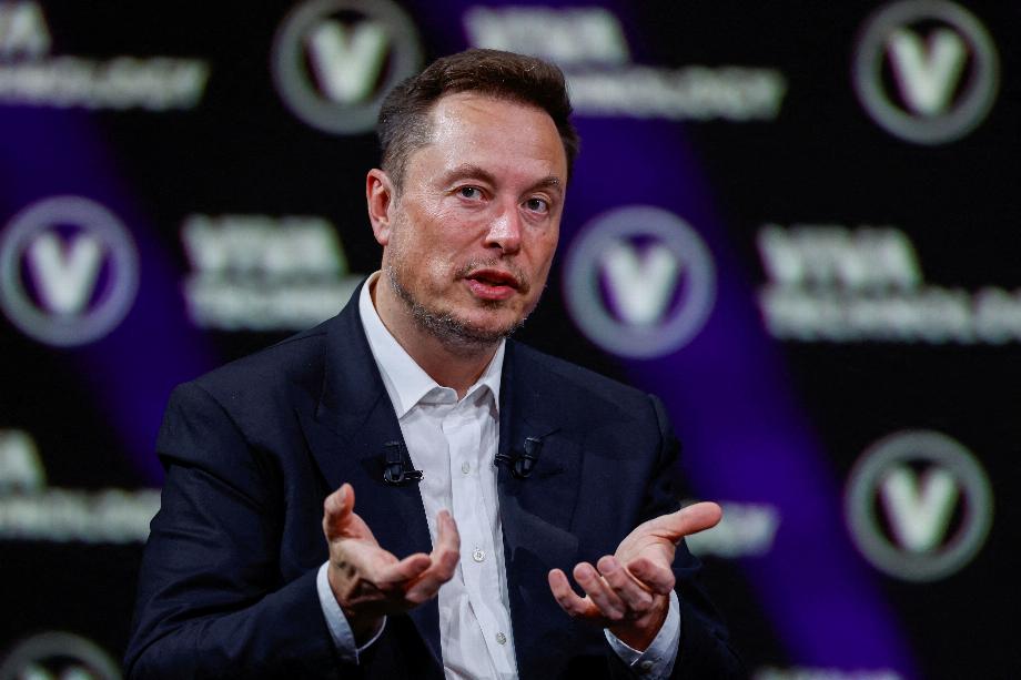 Elon Musk transformera Twitter avec la mise en œuvre de X. FILE. REUTERS/Gonzalo Fuentes/photo d'archives