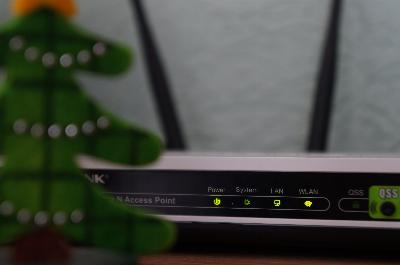 Trois appareils pouvant servir de répéteur Wi-Fi à la maison