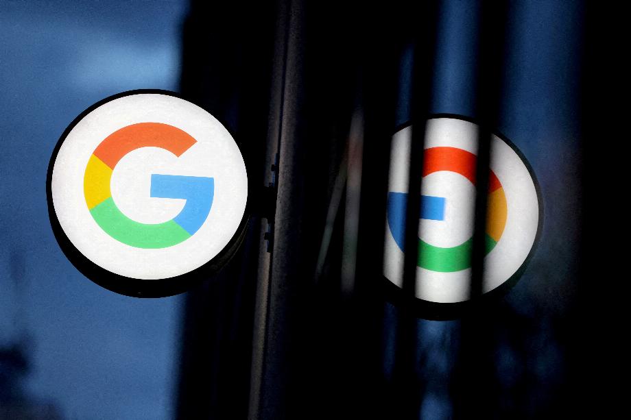 Le logo Google sur le devant d'un magasin dans le quartier de Chelsea à New York.