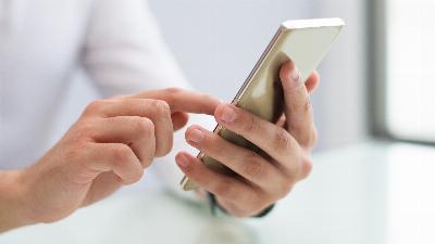 Comment connecter un écran de téléphone portable à un téléviseur à l'aide d'un câble USB