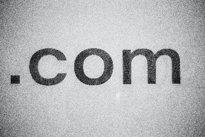 Pourquoi la plupart des pages Web se terminent par .com