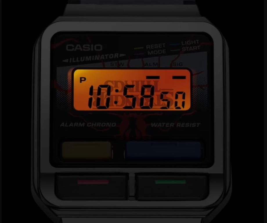 La montre est une réédition d'un appareil des années 80, époque à laquelle se déroule la série. (casio)