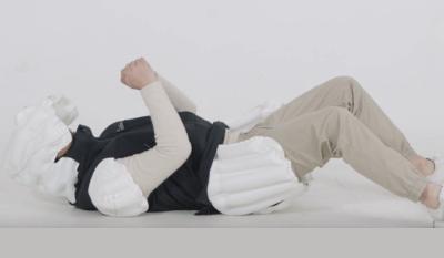 En vidéo : ce gilet airbag qui protège n'importe qui des coups et des fractures est viral