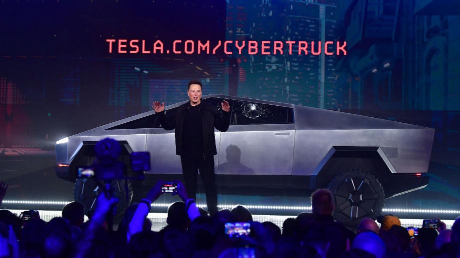 Tesla redéfinit son leadership financier à la veille du lancement du Cybertruck.