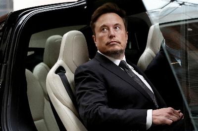 Tesla change de directeur financier : Zach Kirkhorn démissionne après 13 ans