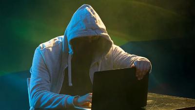 Qu'est-ce que le "Typosquatting" et pourquoi est-il utilisé par les cybercriminels pour voler des informations