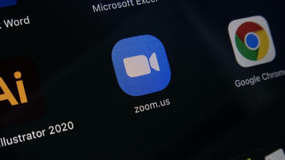 L'application d'appel vidéo vous permet de créer des résumés de réunion avec l'intelligence artificielle. (Déséclabousser)