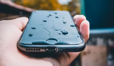 Comment savoir qu'un téléphone portable résiste à l'eau et à la poussière : ce sont les certifications IP