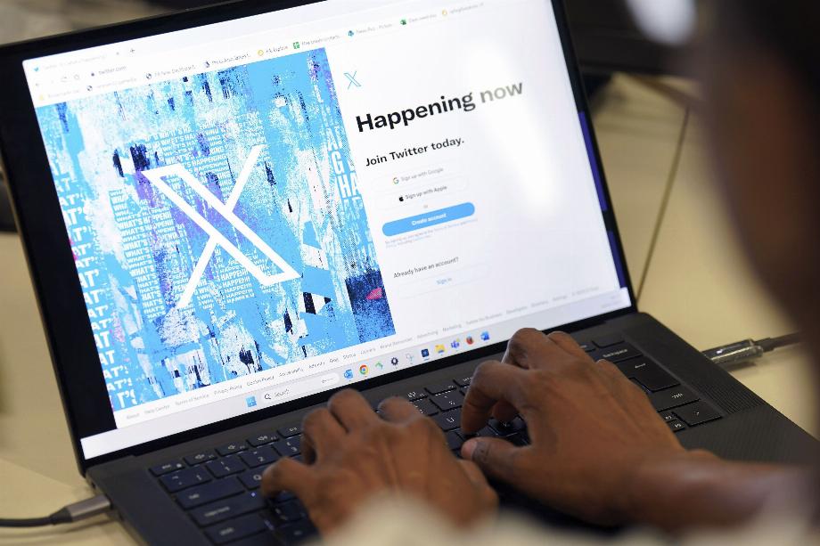 Les créateurs de contenu doivent avoir au moins 500 abonnés et accumuler 5 millions d'impressions sur leurs publications pour faire partie du programme payant. (Jonathan Brady/PA via AP)