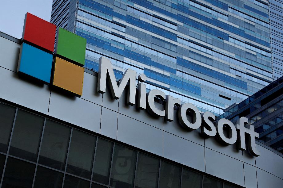 Microsoft trouve des vulnérabilités qui pourraient être utilisées pour arrêter les centrales électriques. REUTERS/Mike Blake/photo d'archives