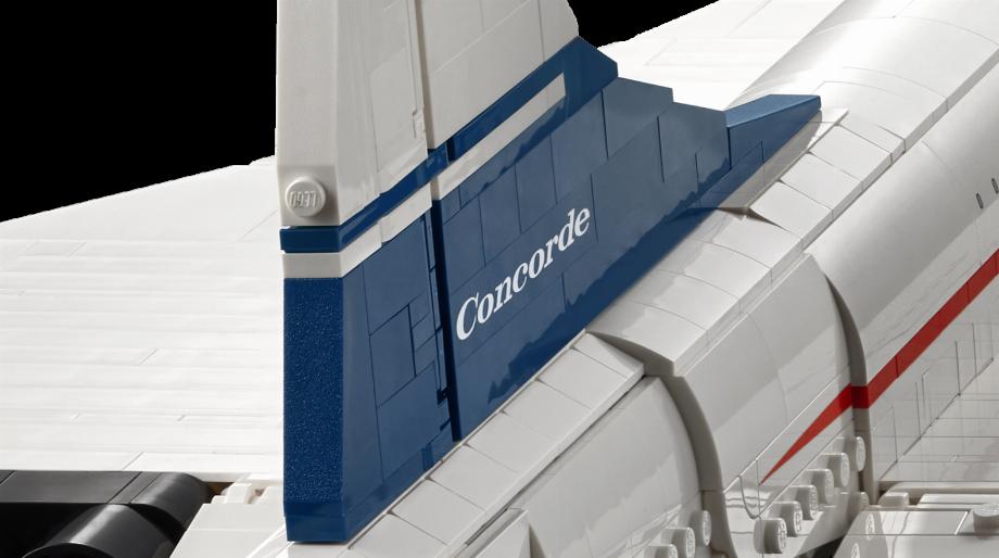 Le logo Concorde apparaît aux bons endroits et il y a la bande rouge emblématique sur son fuselage. (LEGO)
