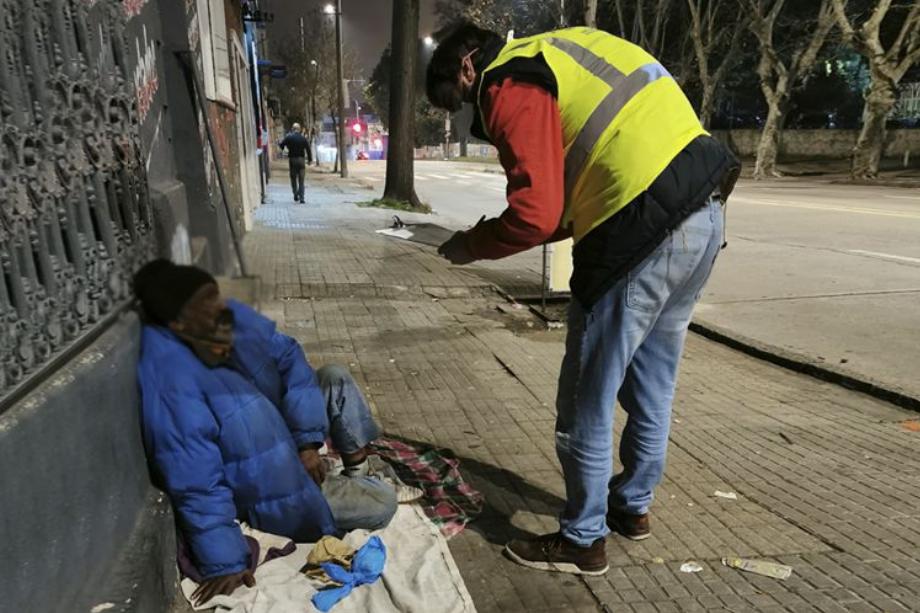 L'équipe du ministère uruguayen du Développement social lors d'un décompte de la population vivant dans la rue. (Photo : Mesures).