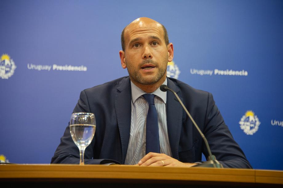 Le ministre du Développement social de l'Uruguay, Martín Lema, promeut l'utilisation de l'intelligence artificielle et l'approbation d'une loi sur l'hospitalisation involontaire pour soigner les personnes vivant dans la rue. (crédit : Présidence uruguayenne)