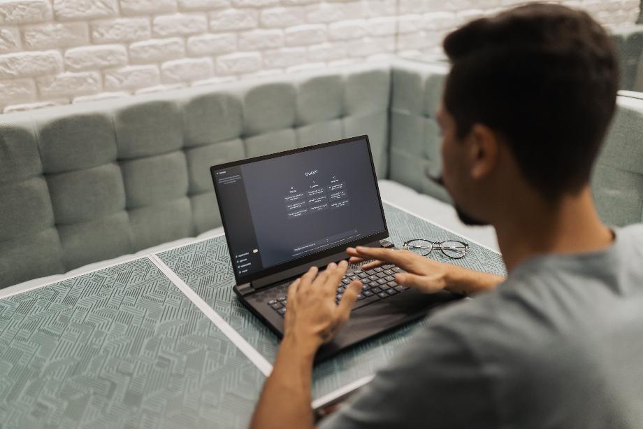 OpenAI aidera les développeurs à optimiser leur temps de travail et à personnaliser le chatbot. (Pexel)
