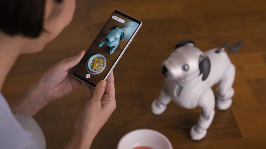 Le chien robot de Sony, Aibo, dispose d'une application qui offre des fonctions d'interaction en réalité augmentée avec l'animal. (Aibo)