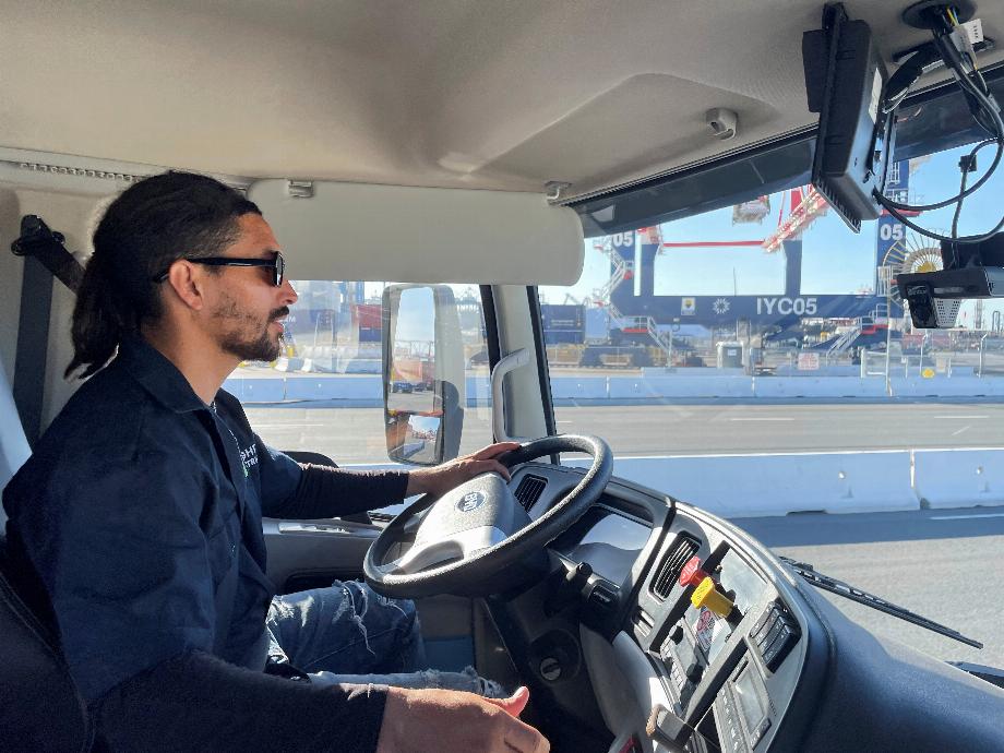 Bien qu’aidés par la technologie, les chauffeurs routiers seraient les moins exposés au déplacement par AI REUTERS/Lisa Baertlein