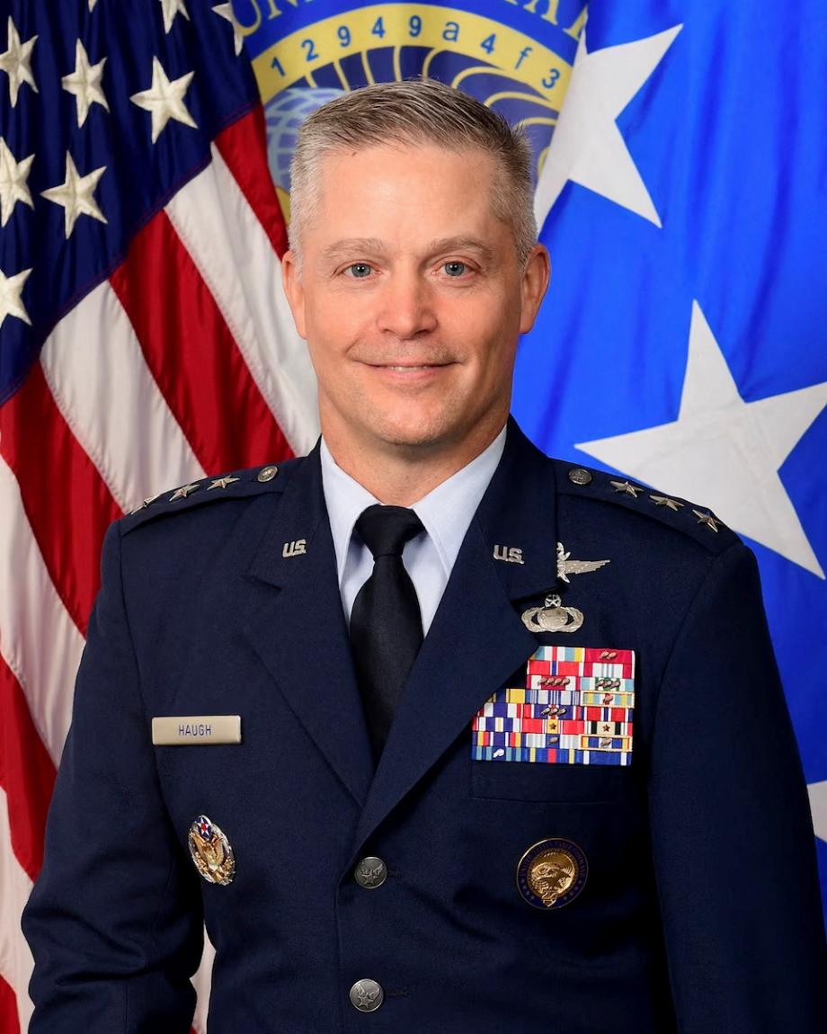 Le lieutenant-général Timothy D. Haugh pose sur une photographie. (Reuters)