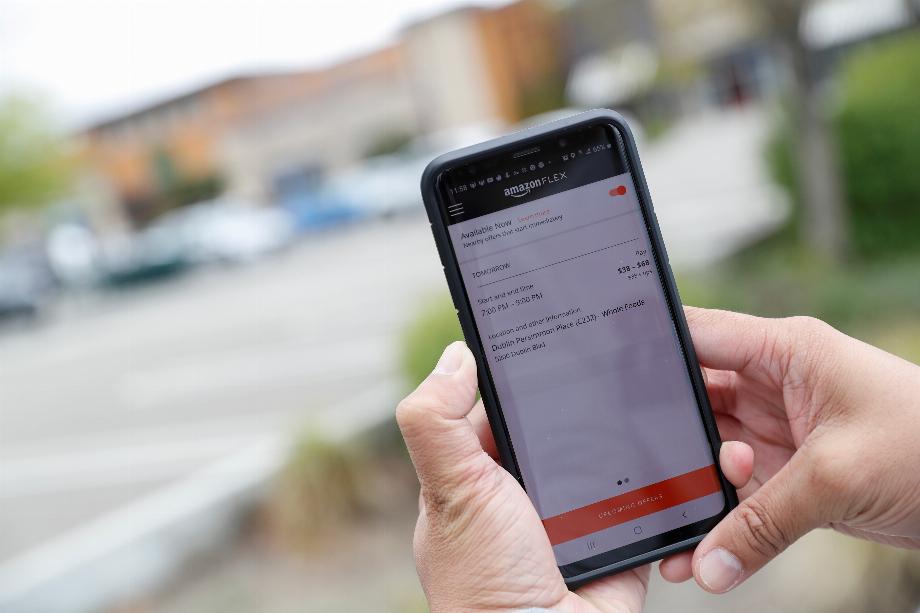Amazon souhaite réorganiser son expérience de recherche avec des fonctionnalités de chat basées sur l'intelligence artificielle générative. (Reuters/Shannon Stapleton)