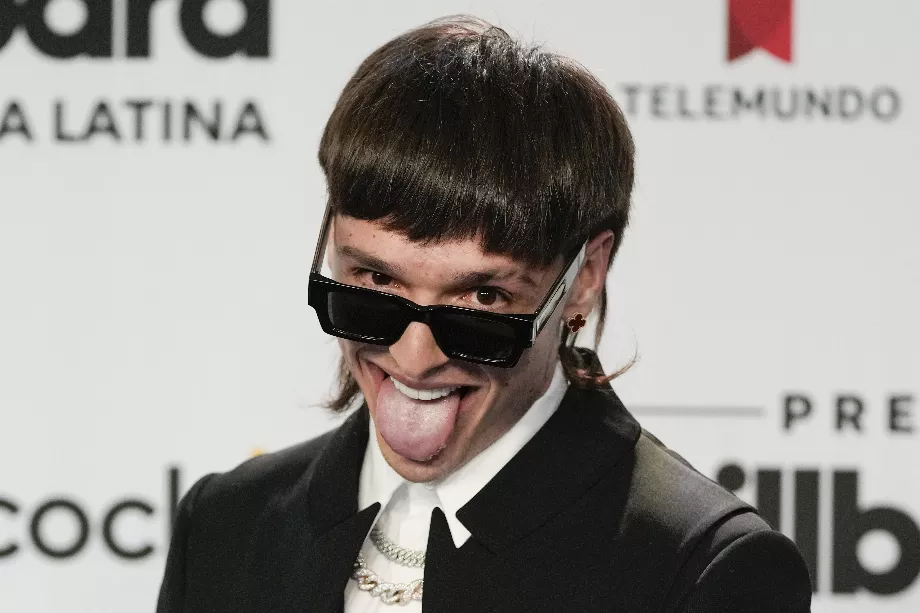 Peso Pluma arrive aux Billboard Latin Music Awards le jeudi 5 octobre 2023 à Coral Gables, en Floride. (Photo AP/Rebecca Blackwell)