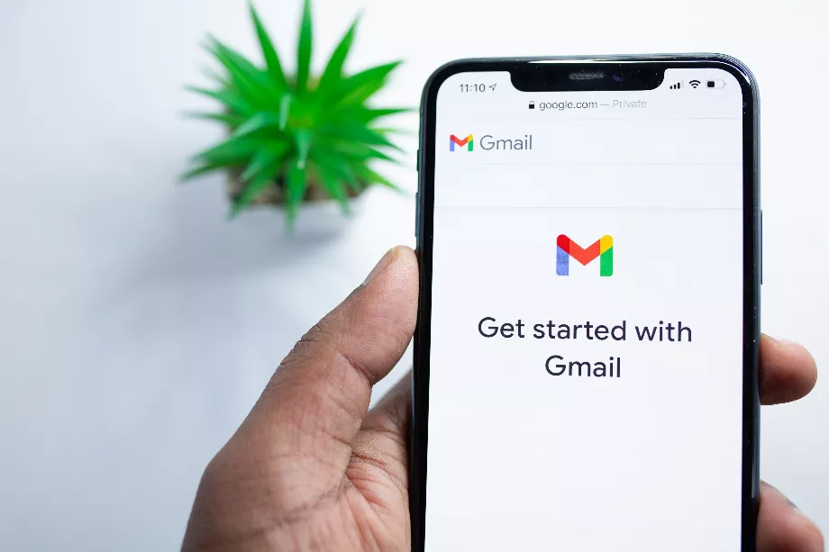 Pour le moment, seuls les utilisateurs d’Android pourront utiliser des réactions avec des emojis. (Unsplash)