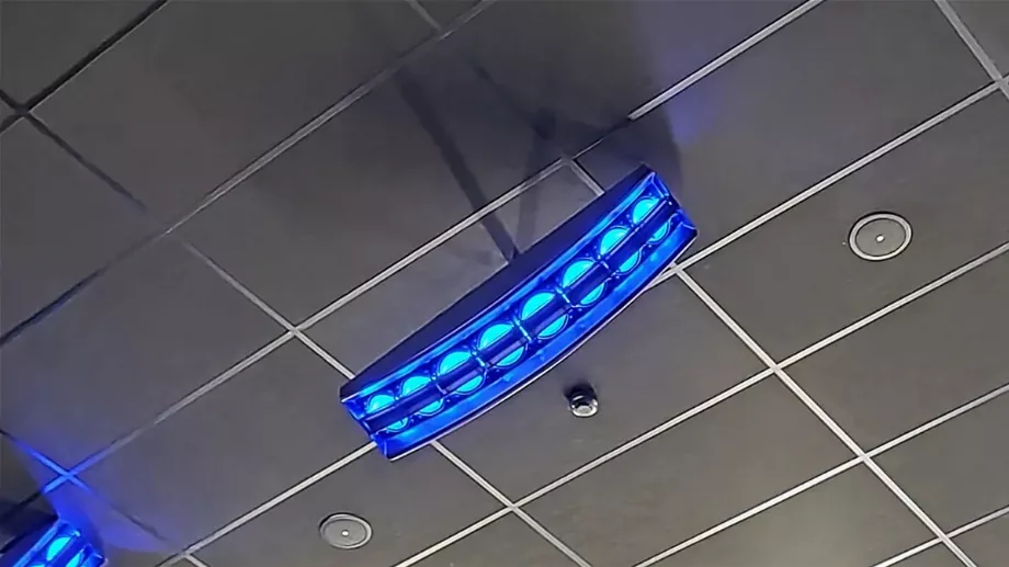 Le système de haut-parleurs de la pièce est doté de lumières. (L'avant-garde)