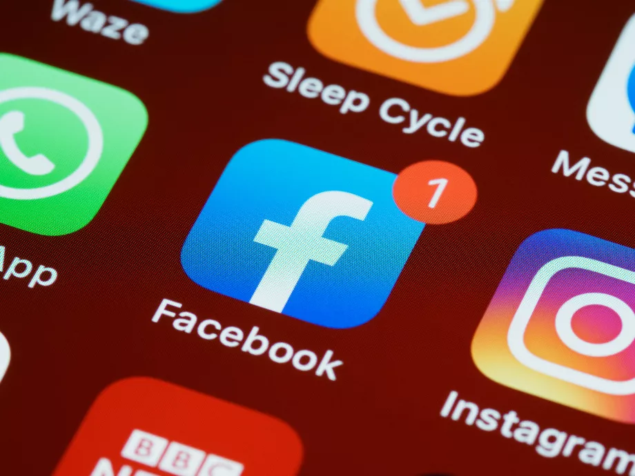 Instagram et Facebook proposent une fonctionnalité pour aider les personnes souffrant de dépression. (Unsplash)