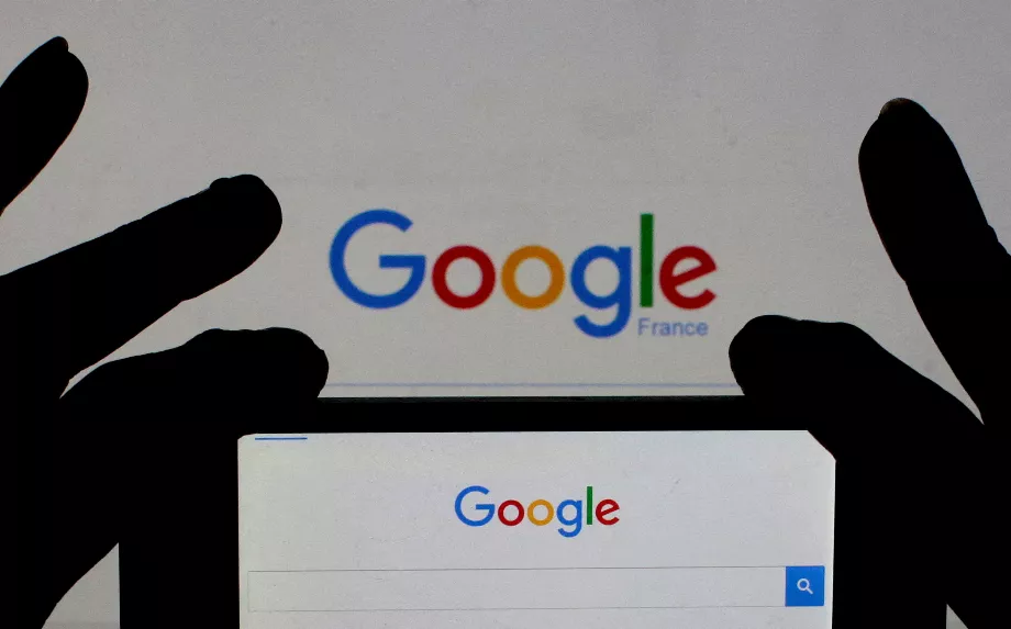 L'expérience de recherche basée sur l'IA de Google peut désormais générer des images. (REUTERS/Eric Gaillard/Illustration/Photo d'archives)