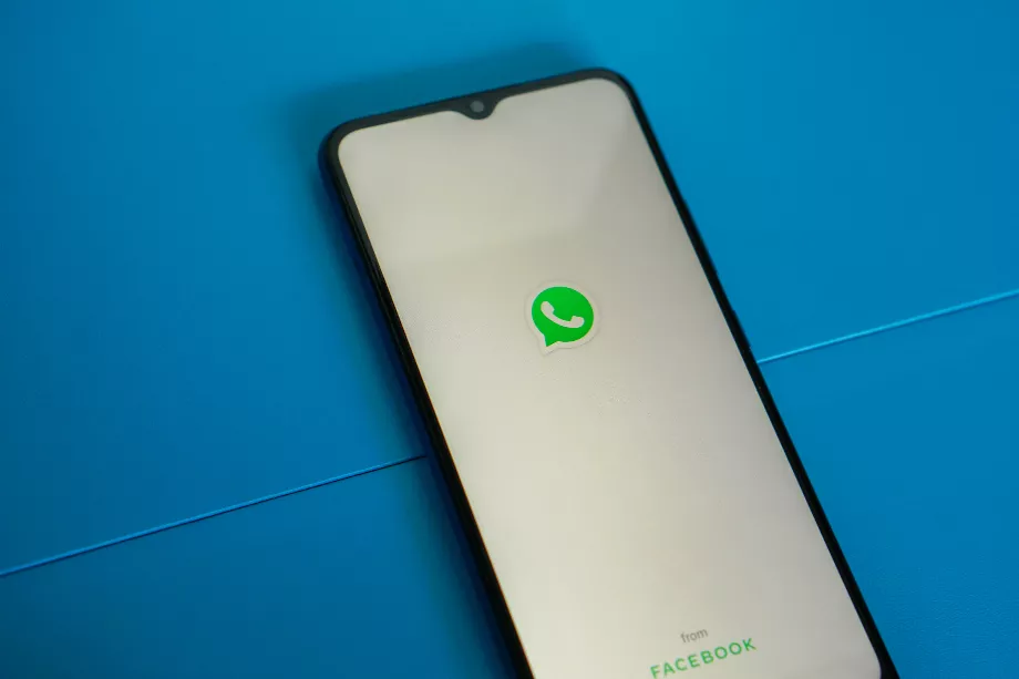 Avec Siri, il est possible d'envoyer des messages sans utiliser le clavier. (Unsplash)