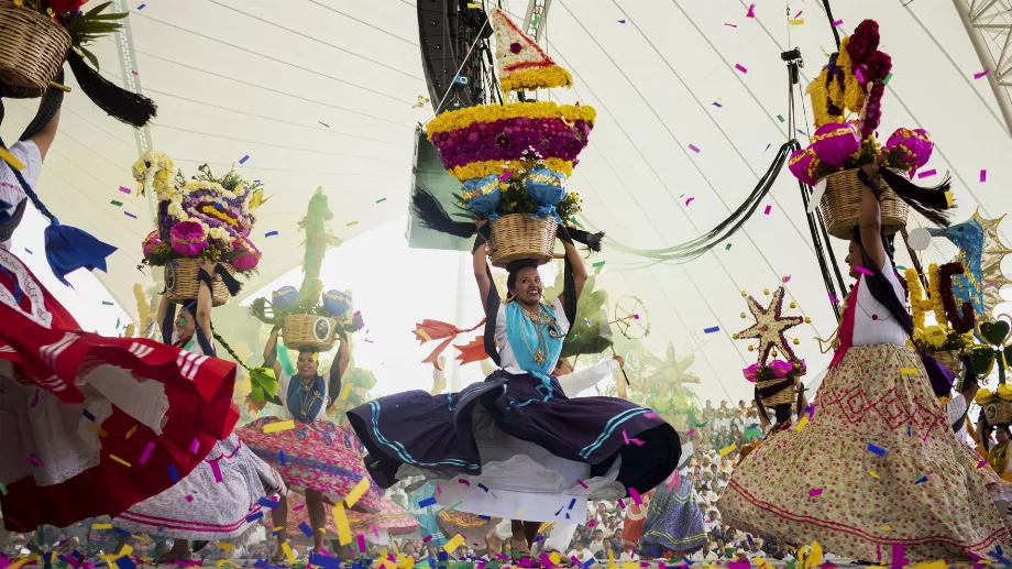 MEXIQUE-LA GUELAGUETZA (AP Photo/María Alférez)