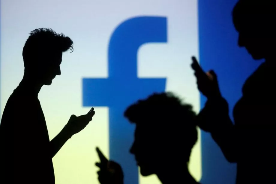 Selon Downdetector, l'application Facebook rencontre des problèmes avec des fonctions telles que la connexion. (Reuters/Dado Ruvic)