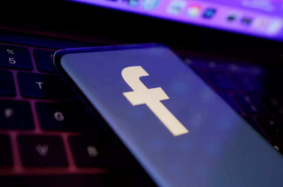 Le mode de base de Facebook n'offre pas d'accès à des contenus tels que des photos, des vidéos, des audios ou des jeux vidéo. (Reuters/Dado Ruvic)