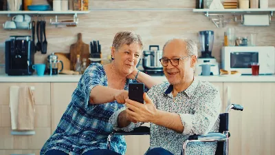 S'il y a une personne âgée à la maison, c'est la meilleure configuration pour votre WhatsApp