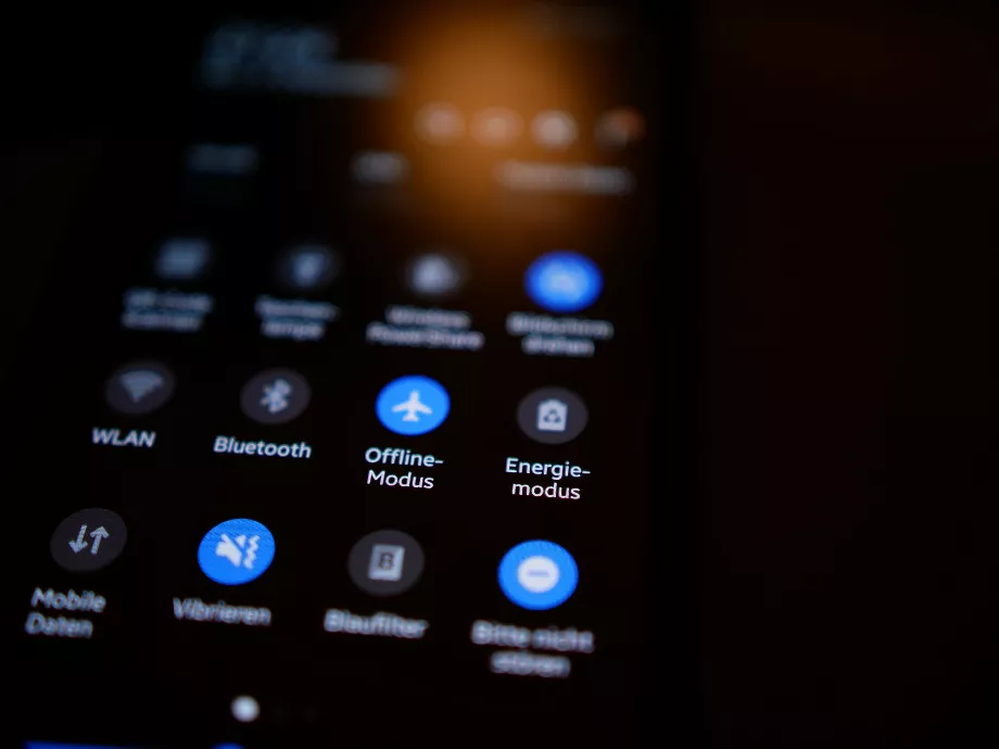 L'activation du mode avion rend la charge plus efficace. (Unsplash)
