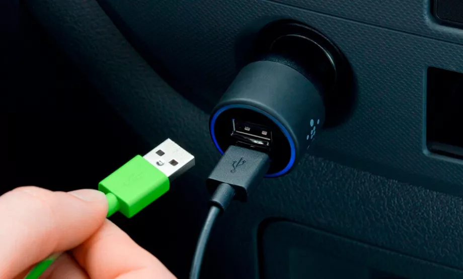 Moins il y a de ports qui interfèrent avec la transaction énergétique, mieux c'est pour le chargement des téléphones portables. (photo : El Español)