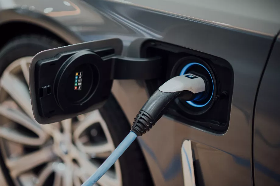 La batterie de ces voitures est la clé de leur longue durée de vie. (Unsplash)