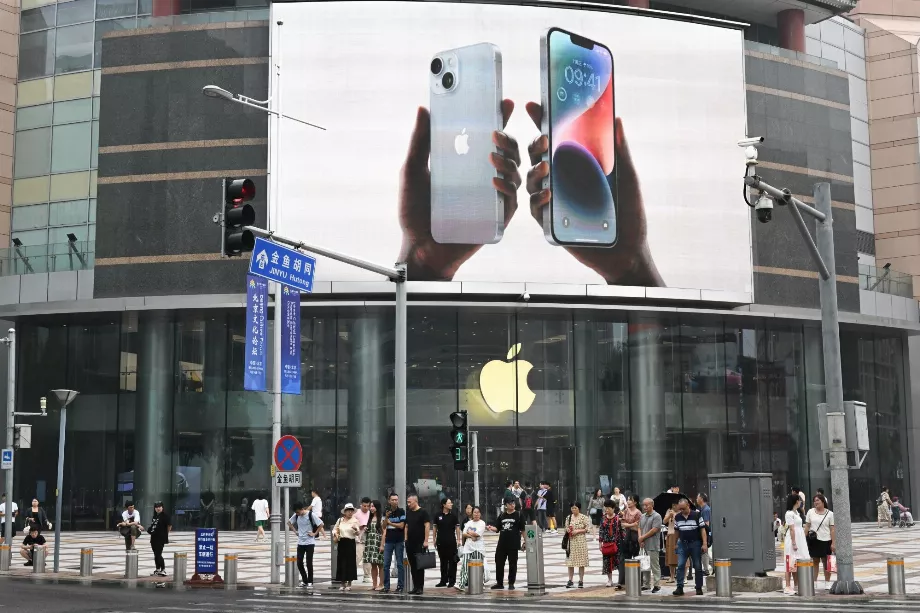Bien que se perdre avec l’IA pourrait être la plus grosse erreur potentielle d’Apple depuis des années. Il tente d'y remédier avec des investissements de plusieurs millions de dollars et l'embauche de personnel spécialisé. (Bloomberg)