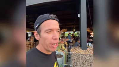 C'est ainsi que Rigoberto Urán fait la promotion des plats de son restaurant : « Les tamales ont tellement de viande qu'ils sont déjà attachés avec du fil dentaire »