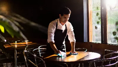 Il a laissé un avis négatif dans un restaurant parce qu'ils ne voulaient pas prendre sa commande et la réponse du propriétaire est devenue virale.