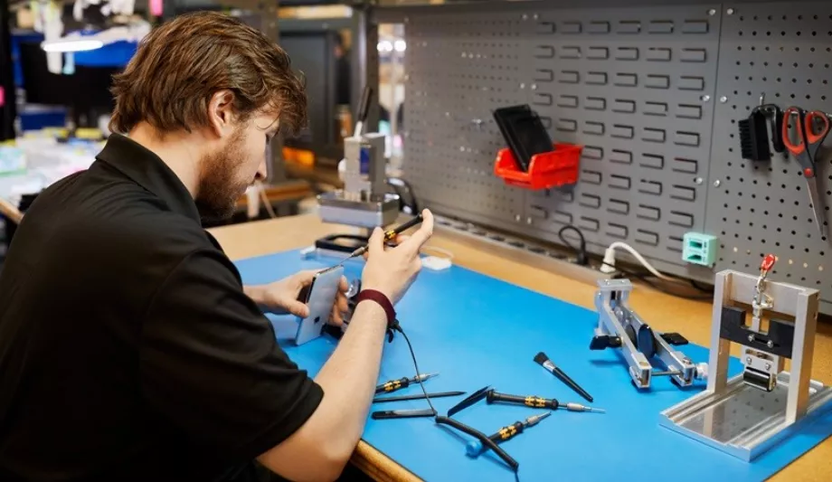 Le service de réparation iPhone sera bientôt disponible pour les techniciens indépendants. (MANZANA)