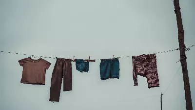 La curieuse façon d'accrocher les vêtements de son voisin devenue virale sur les réseaux