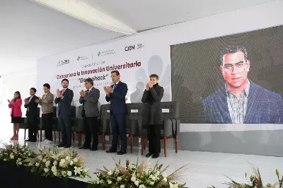 L'avatar du gouverneur de Puebla réalisé avec AI l'a remplacé lors d'un événement