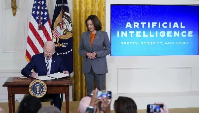 Joe Biden a signé un décret pour réglementer l'intelligence artificielle