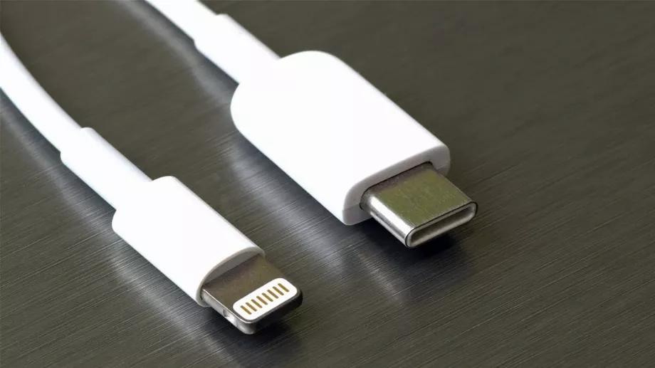 Différences entre le câble Lightning et le câble USB-C pour iPhone. (Xataka)