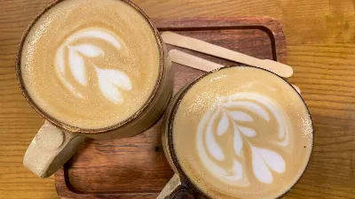 Il est allé dans un café, ils lui ont facturé 36 euros pour quelques cappuccinos avec deux toasts et ont fini par appeler la police